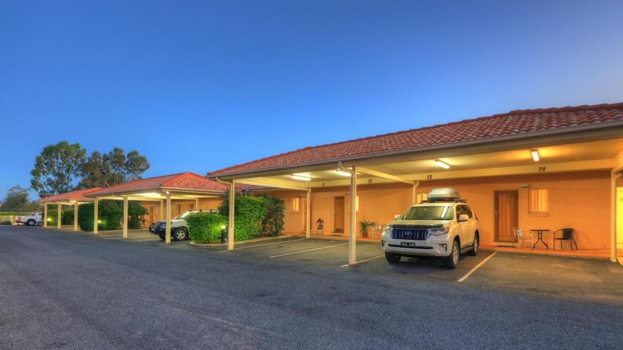 גונדיווינדי Country Roads Motor Inn מראה חיצוני תמונה