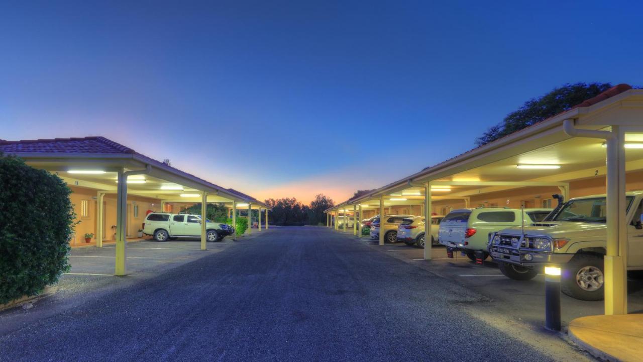 גונדיווינדי Country Roads Motor Inn מראה חיצוני תמונה